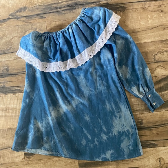 NWT 5RUE denim one shoulder dress w white eyelet ruffle trim Sz Medium MSRP $192 - Picture 11 of 15
